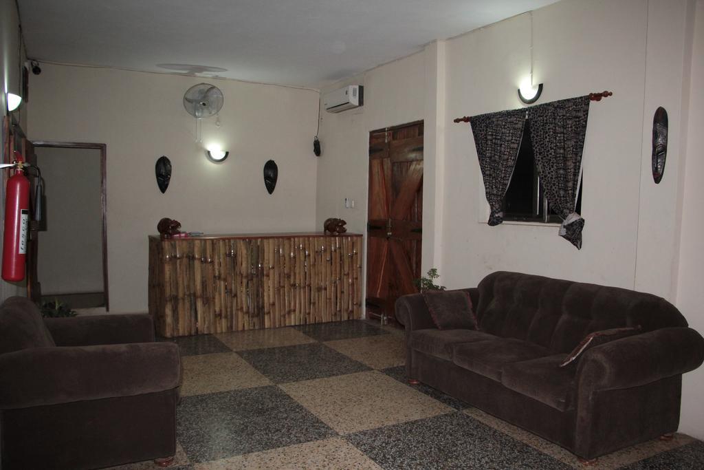 The Sleepy Hippo Hotel Аккра Экстерьер фото